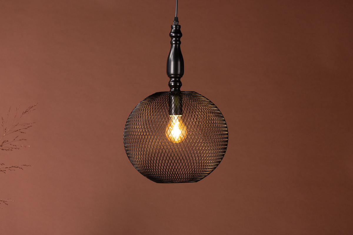 Valence Ø30 Zwart hanglamp Van Venture Design - De lamp is perfect voor boven de salontafel of eettafel en tilt de inrichting naar een hoger niveau!