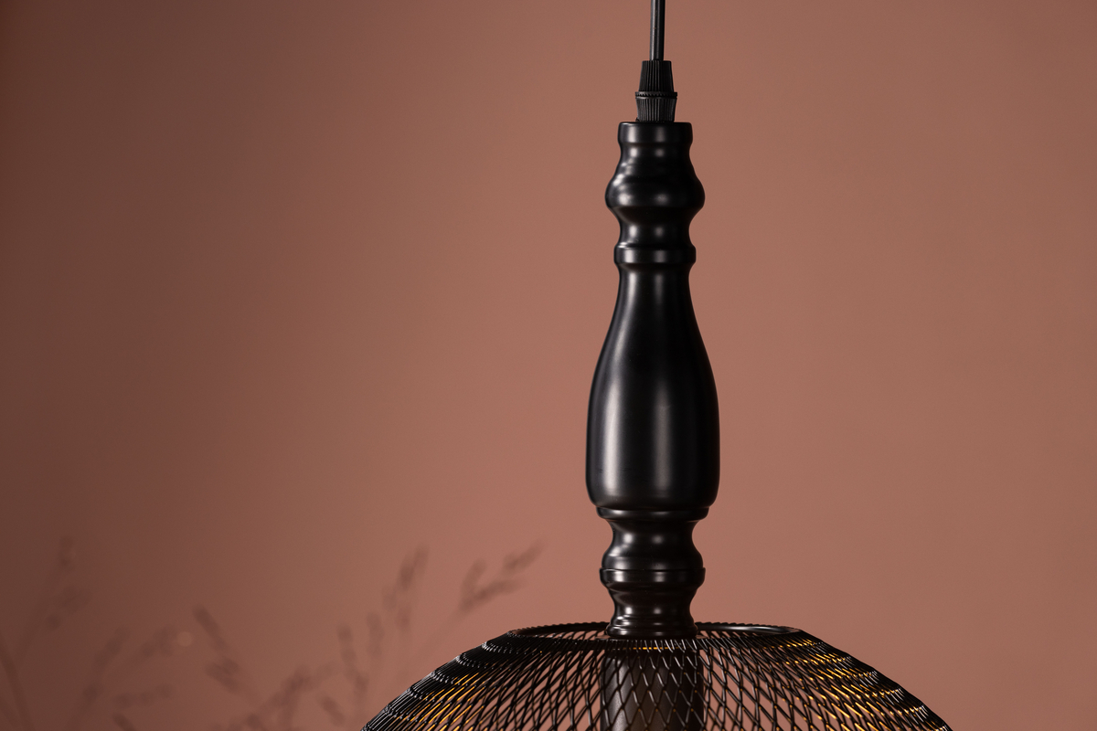 Valence Ø30 Zwart hanglamp Van Venture Design - De lamp is perfect voor boven de salontafel of eettafel en tilt de inrichting naar een hoger niveau!