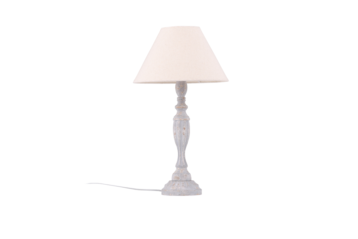 Caen 62cm Lichtgrijs tafellamp Van Venture Design - De Caen tafellamp heeft een grijze houten voet met slijtplekken die de lamp een rustieke uitstraling geven.