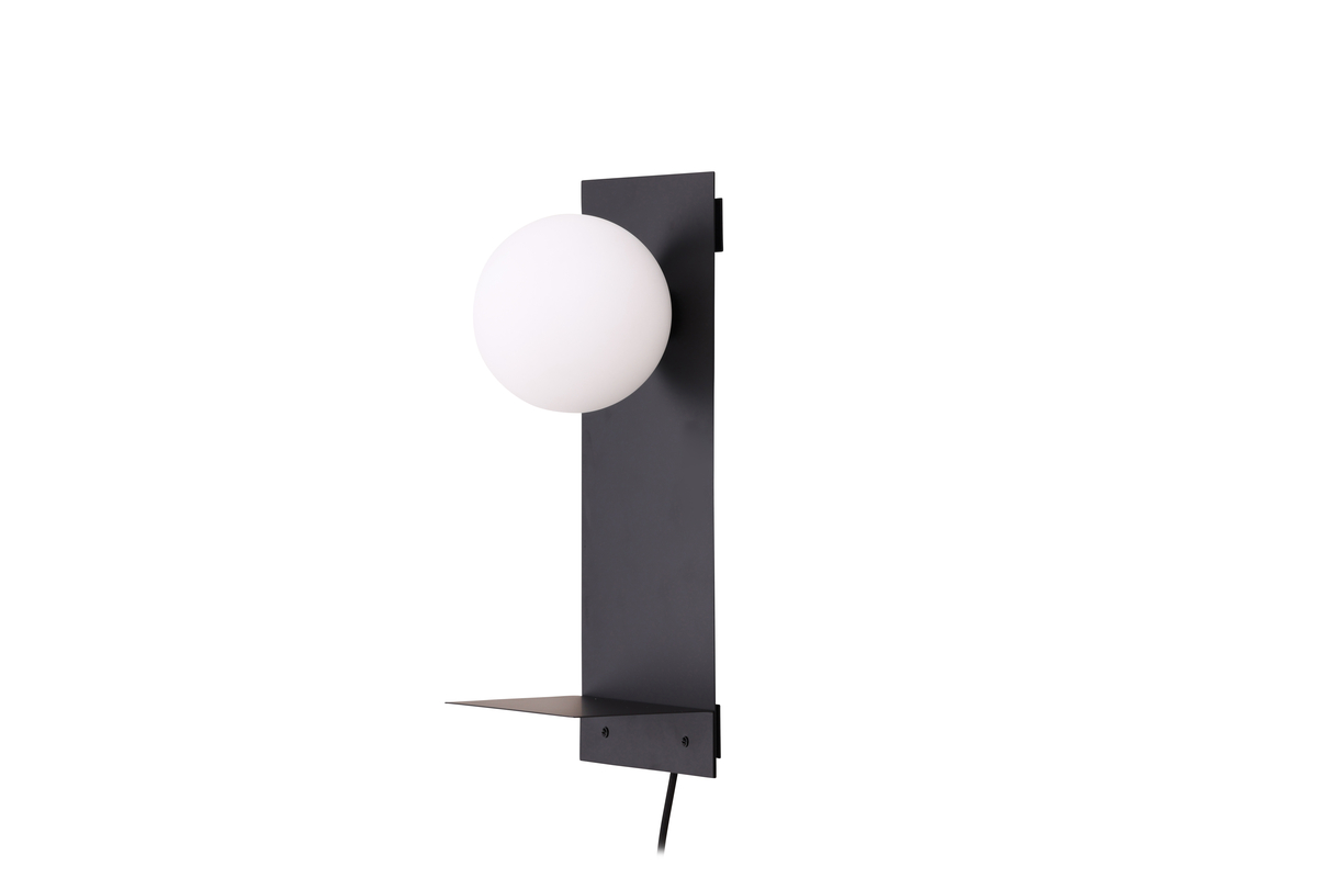 Troyes 45cm Zwart wandlamp Van Venture Design - De lamp heeft een zwart ijzeren frame met een plankje waar je extra decoratie op kunt plaatsen.