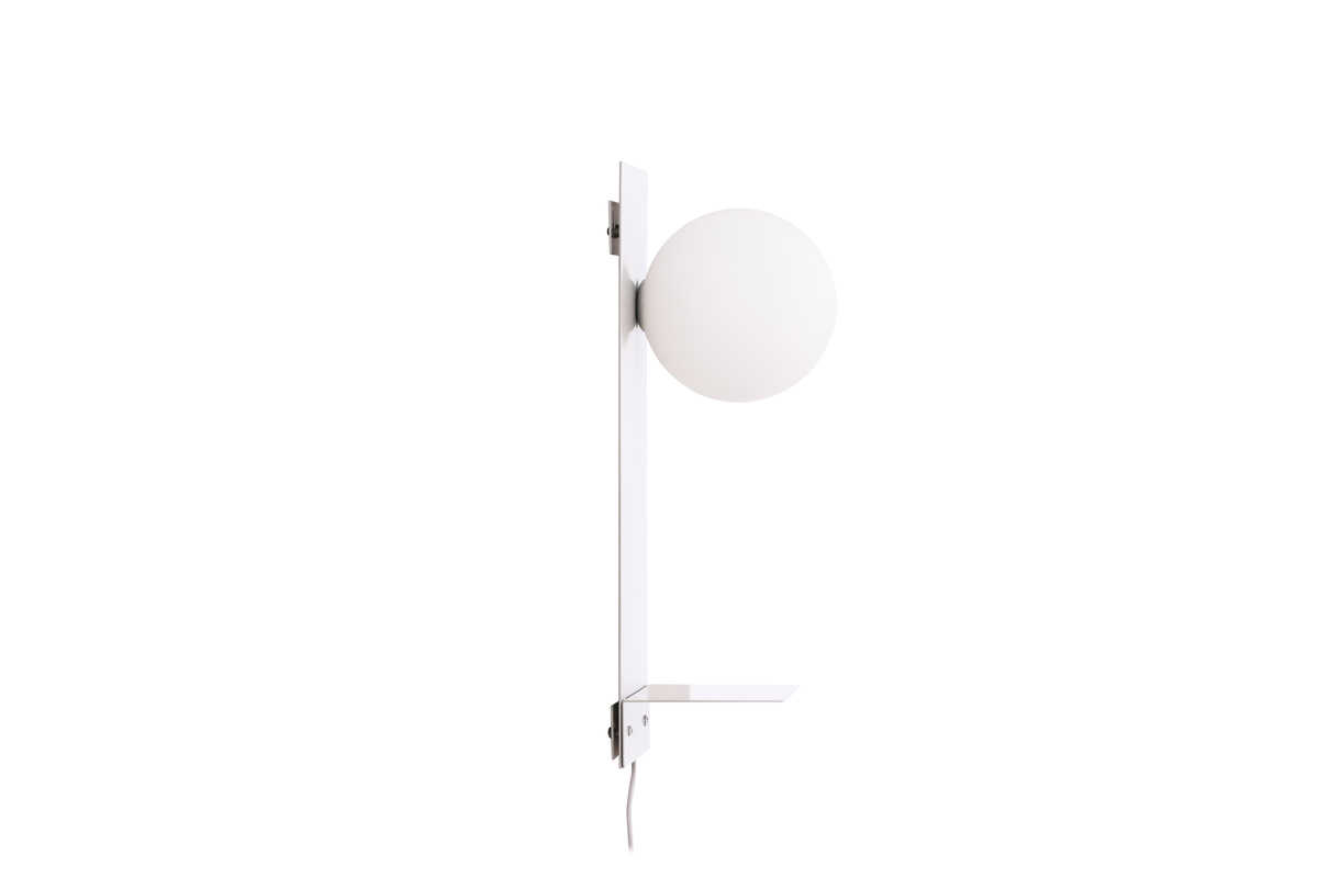 Troyes 45cm Lichtgrijs wandlamp Van Venture Design - De lamp heeft een lichtgrijze ijzeren voet met een plankje waar je extra decoratie op kunt plaatsen.