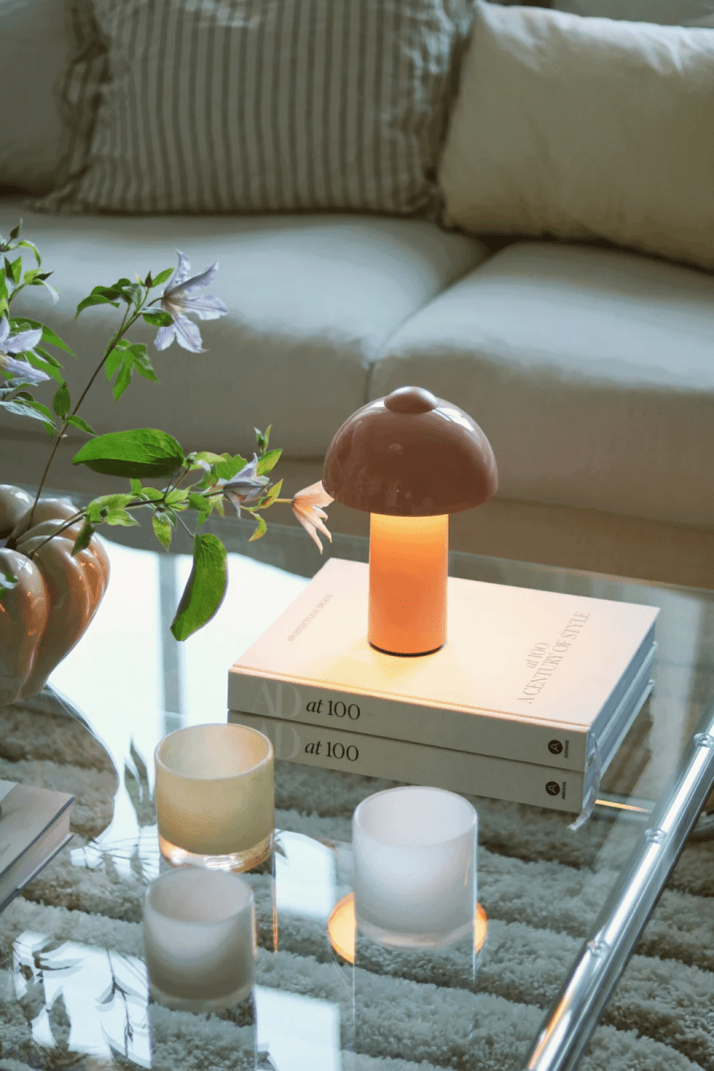 Buddy 25cm Roze Draagbare Van Globen Lighting - Met de aanraakknop bovenop zet je de lamp eenvoudig aan en uit en pas je de helderheid naar wens aan.