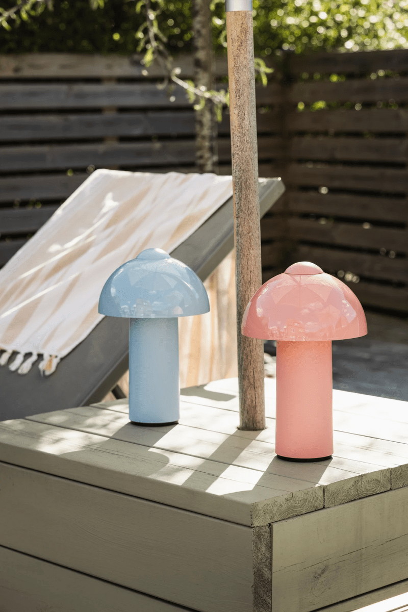 Buddy 25cm Roze Draagbare Van Globen Lighting - Met de aanraakknop bovenop zet je de lamp eenvoudig aan en uit en pas je de helderheid naar wens aan.