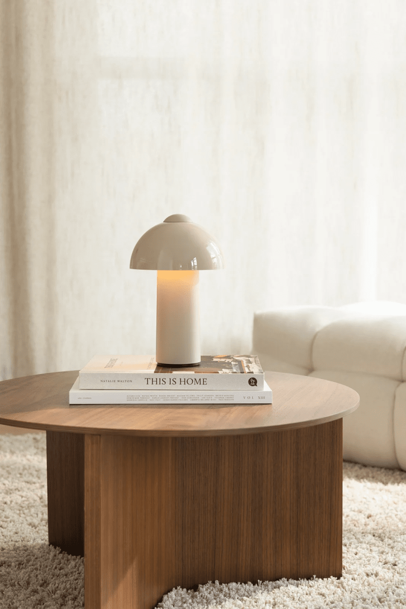 Buddy 25cm Zand Draagbare Van Globen Lighting - Met de aanraakknop bovenop zet je de lamp eenvoudig aan en uit en pas je de helderheid naar wens aan.