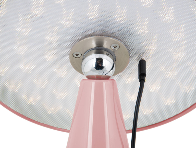 Phoebe LED 26cm Roze Draagbare Van Leitmotiv - De lamp is in 3 stappen dimbaar via de aanraakknop op het scherm en geeft tot 8 uur licht na een volledige lading.