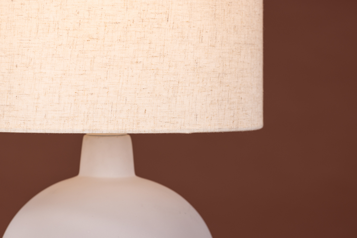 Torcello 50cm Grijs tafellamp Van Venture Design - De lamp heeft een stijlvol en eenvoudig design en is daardoor geschikt om vrijwel overal te plaatsen waar extra verlichting of decoratie nodig is.