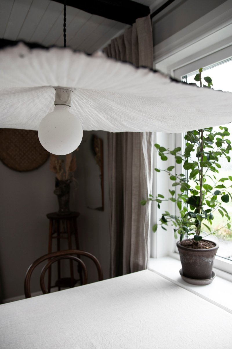Tropez Ø82 Zwart hanglamp Van Globen Lighting - Deze lamp is handgemaakt van papier, wat betekent dat de vorm kan afwijken van onze productafbeeldingen.