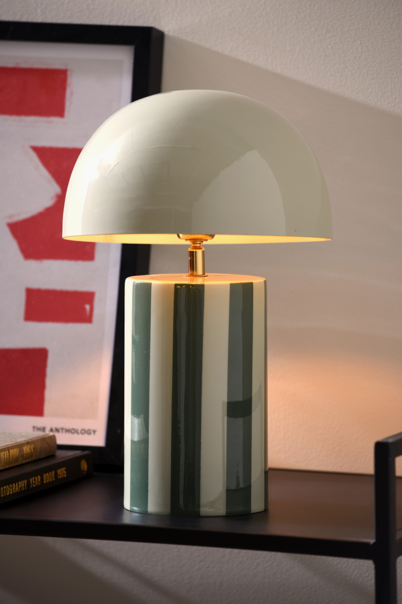 Rayado 34cm Groente tafellamp Van Leitmotiv - De lampvoet heeft een gestreept patroon in donkergroen en lichtgroen, terwijl de kap een bijpassende lichtgroene tint heeft, wat zorgt voor een uniforme en zachte uitstraling.