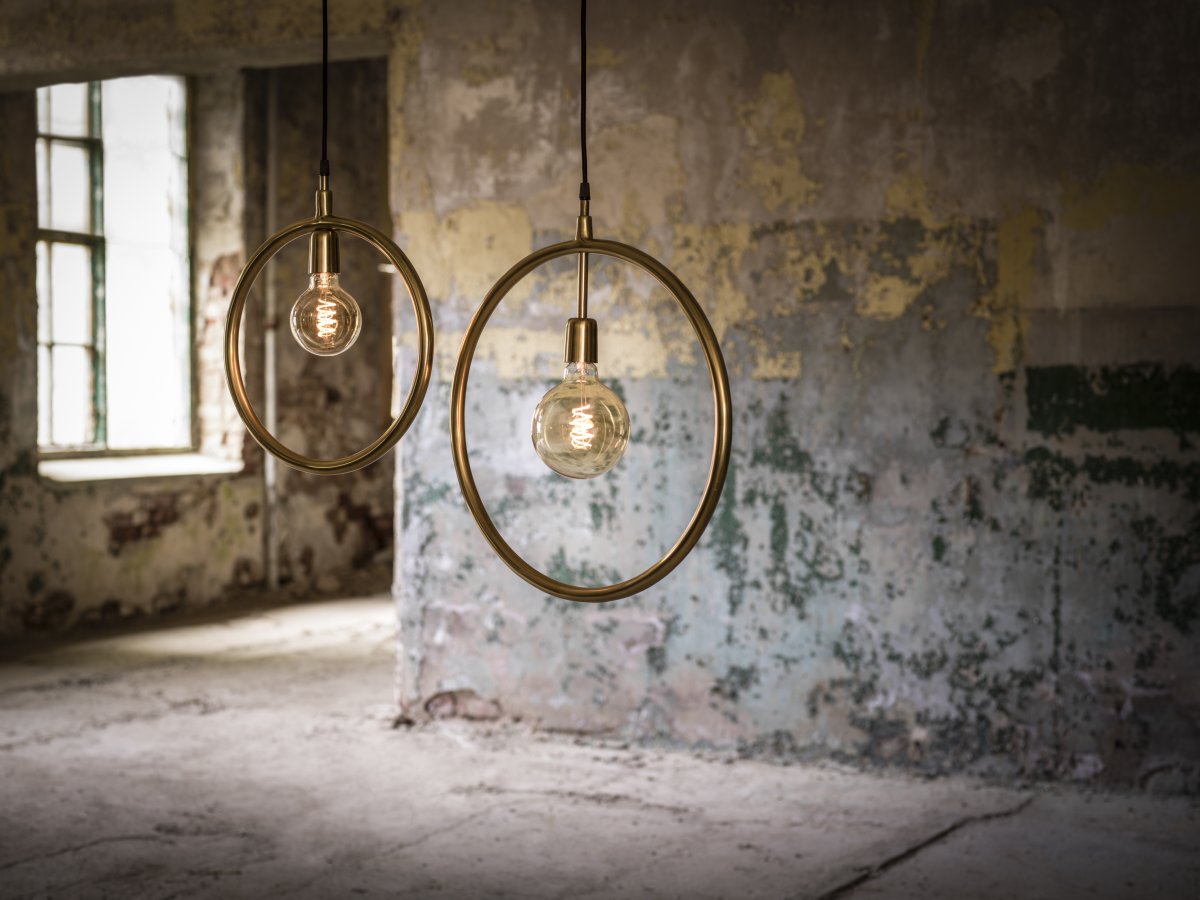 Circle Ø25 Chroom raamlamp Van PR Home - Plaats een mooie decoratieve lichtbron in de voet en creëer een gezellige sfeer in de kamer.