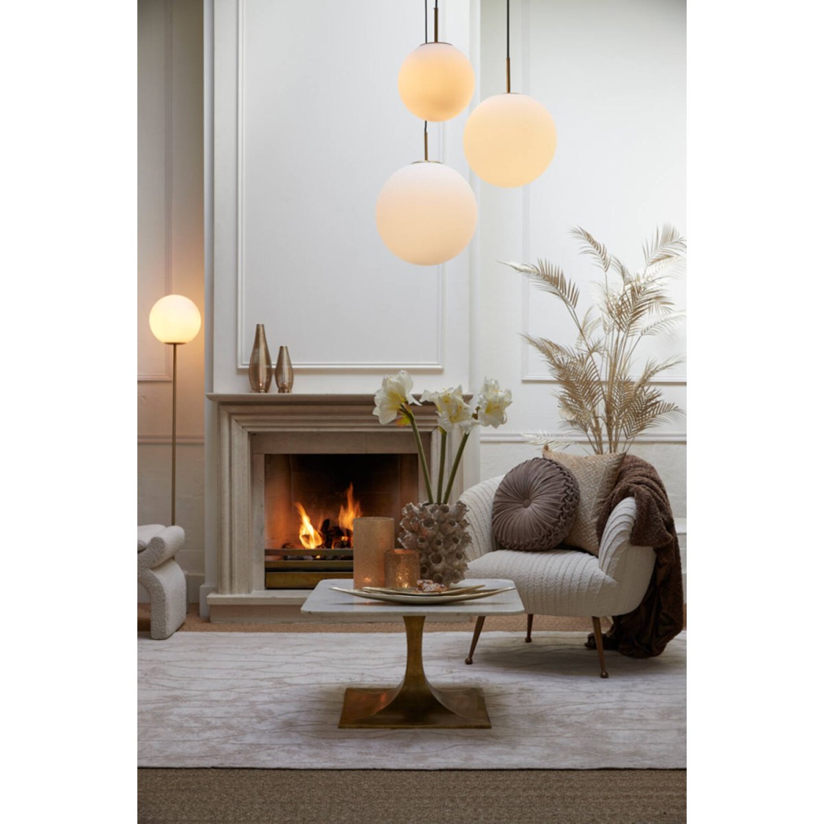 Medina Antiek messing vloerlamp Van Light & Living - De basis van marmer in combinatie met de basis van aluminium met antieke messing afwerking draagt bij aan de elegantie.