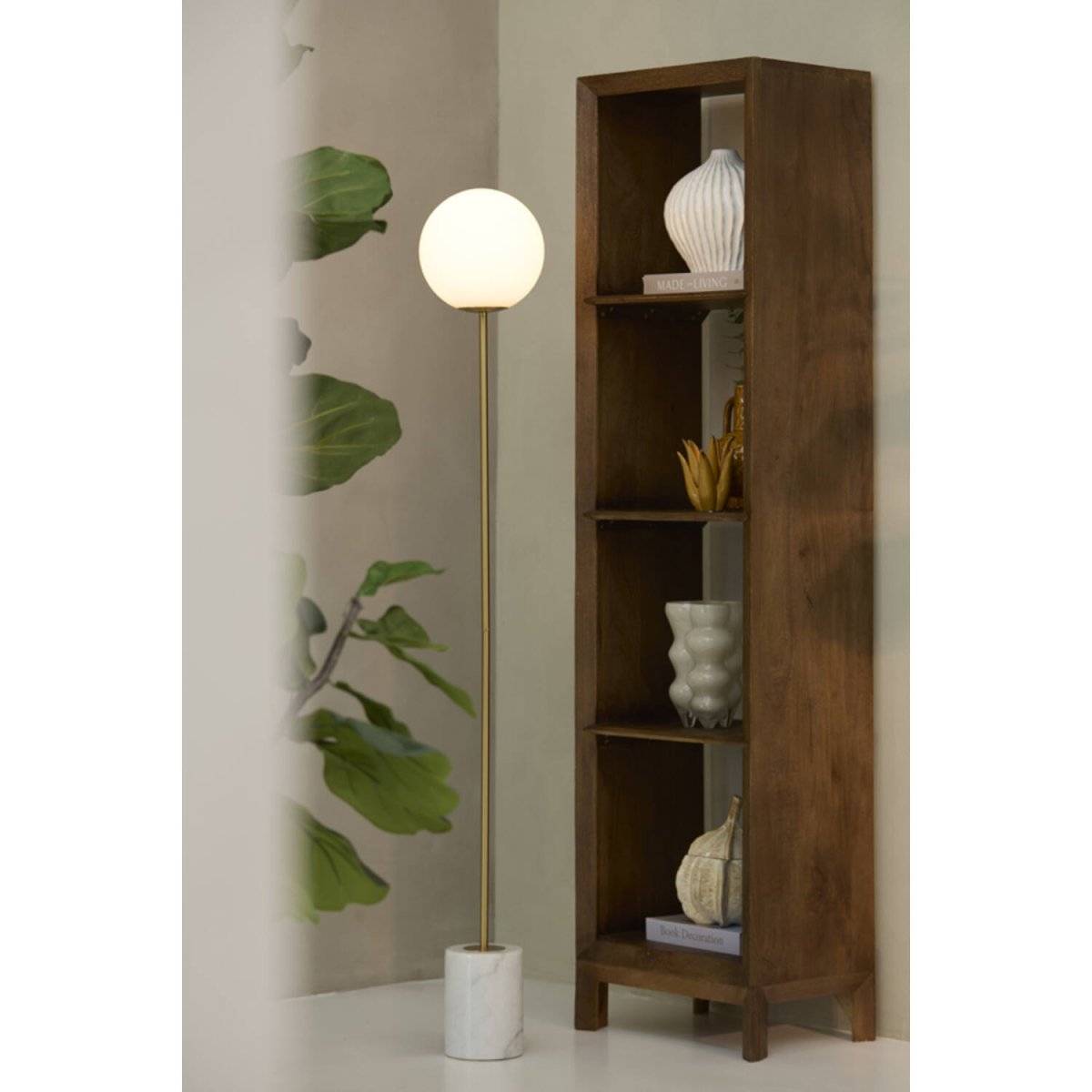 Medina Antiek messing vloerlamp Van Light & Living - De basis van marmer in combinatie met de basis van aluminium met antieke messing afwerking draagt bij aan de elegantie.
