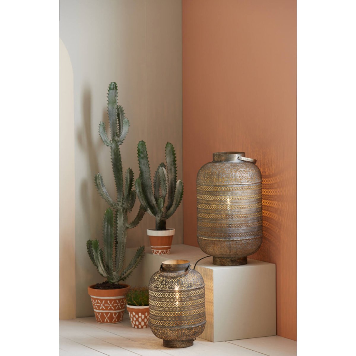 Udupi 45cm Bronzen tafellamp Van Light & Living - Creëer een warme en uitnodigende sfeer met Udupi, een elegante lamp met een bronzen afwerking.