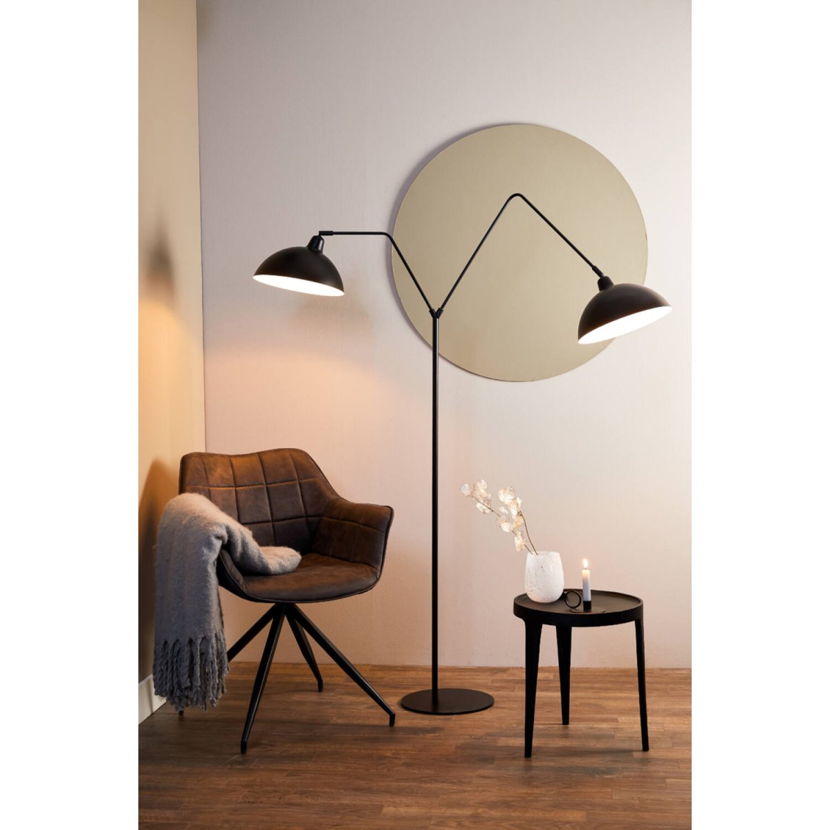 Orion 2 Zwart vloerlamp Van Light & Living - Orion is een elegante staande lamp in matzwart ijzer, perfect voor moderne interieurs.