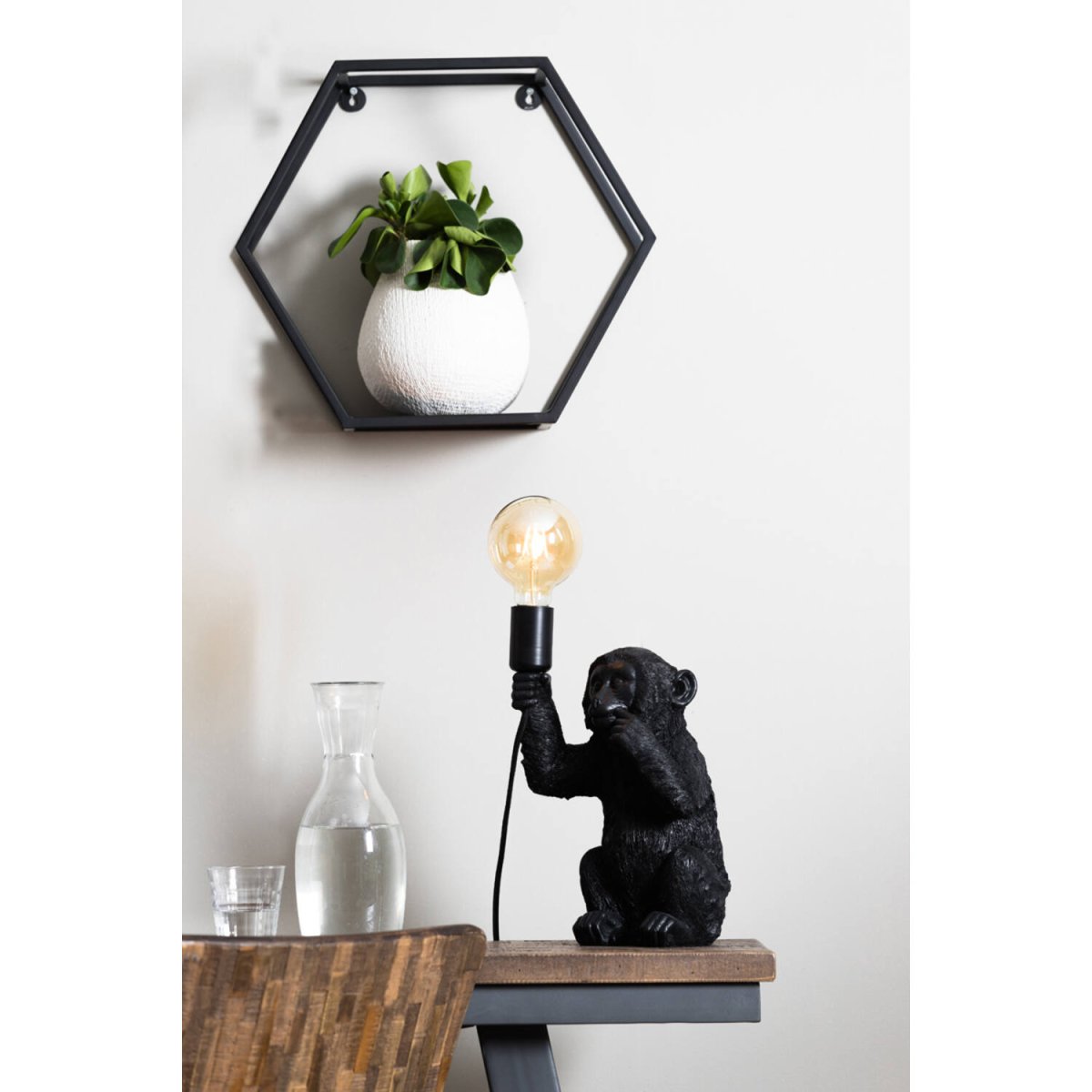 Monkey 34cm Zwart tafellamp Van Light & Living - Monkey is een speelse lamp met karakter, laat hem uw huis verlichten met zijn unieke en charmante design!