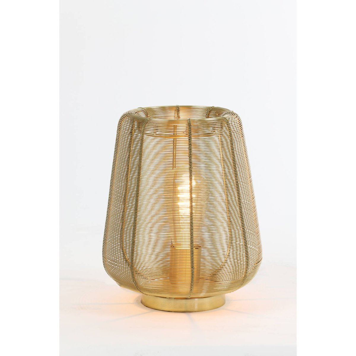 Adeta 26cm Goud tafellamp Van Light & Living - Adeta is een stijlvolle lamp van metaal met een gouden afwerking die een elegant design combineert met zacht, sfeervol licht.