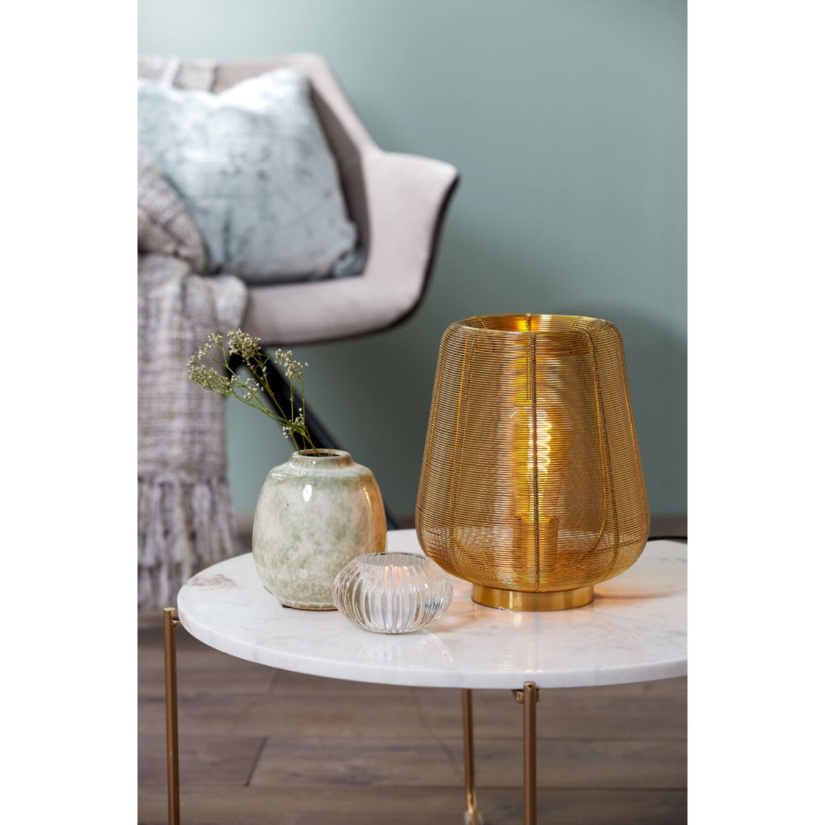Adeta 26cm Goud tafellamp Van Light & Living - Adeta is een stijlvolle lamp van metaal met een gouden afwerking die een elegant design combineert met zacht, sfeervol licht.