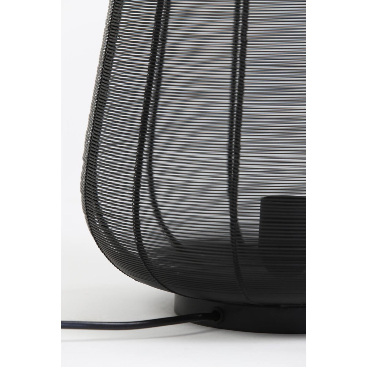 Adeta 32cm Zwart tafellamp Van Light & Living - Adeta is een stijlvolle lamp in matzwart ijzer die modern design combineert met zacht, sfeervol licht.