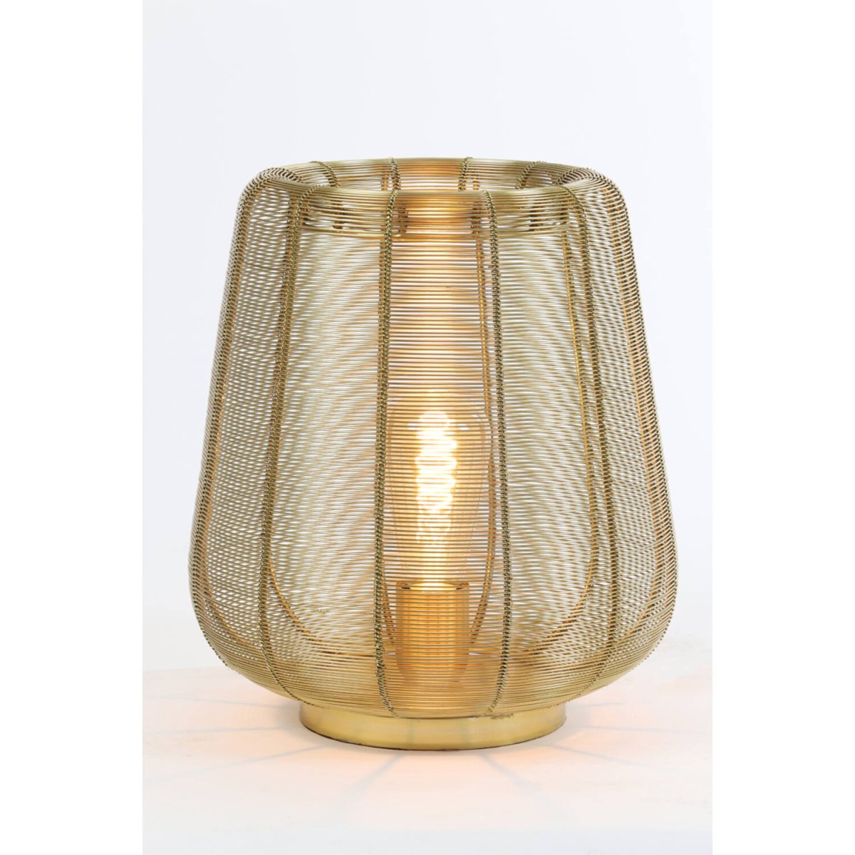 Adeta 32cm Goud tafellamp Van Light & Living - Adeta is een stijlvolle lamp van metaal met een gouden afwerking die een elegant design combineert met zacht, sfeervol licht.