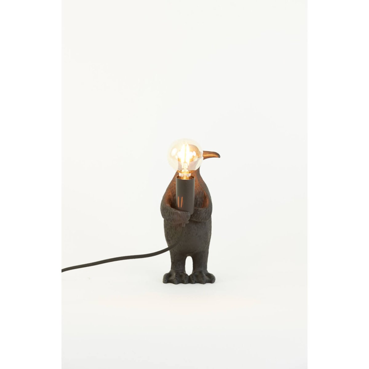 Penguin 24cm Zwart tafellamp Van Light & Living - Penguin is een charmante en speelse lamp, laat hem licht en vreugde verspreiden in uw huis!