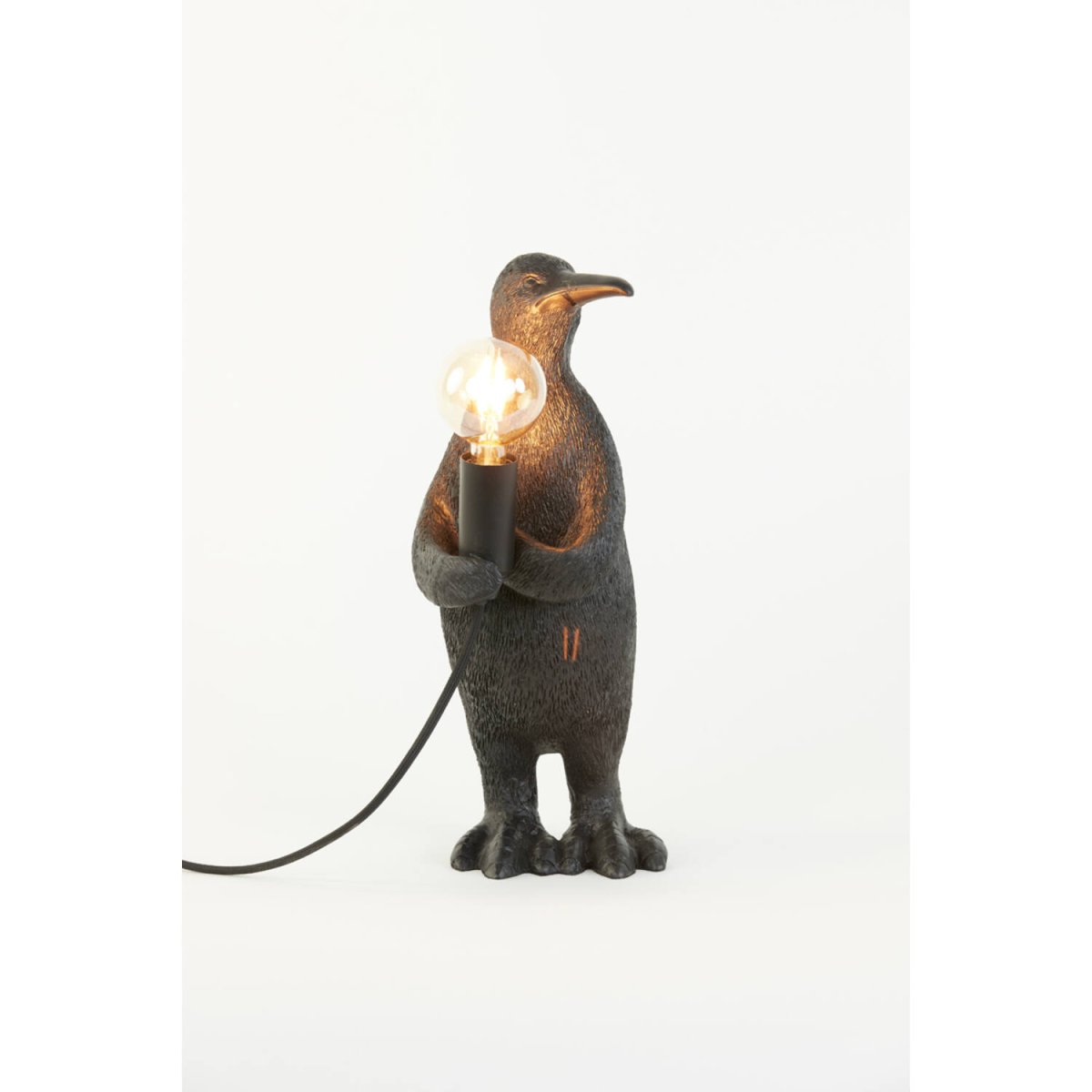 Penguin 34cm Zwart tafellamp Van Light & Living - Penguin is een charmante en speelse lamp, laat hem licht en vreugde verspreiden in uw huis!