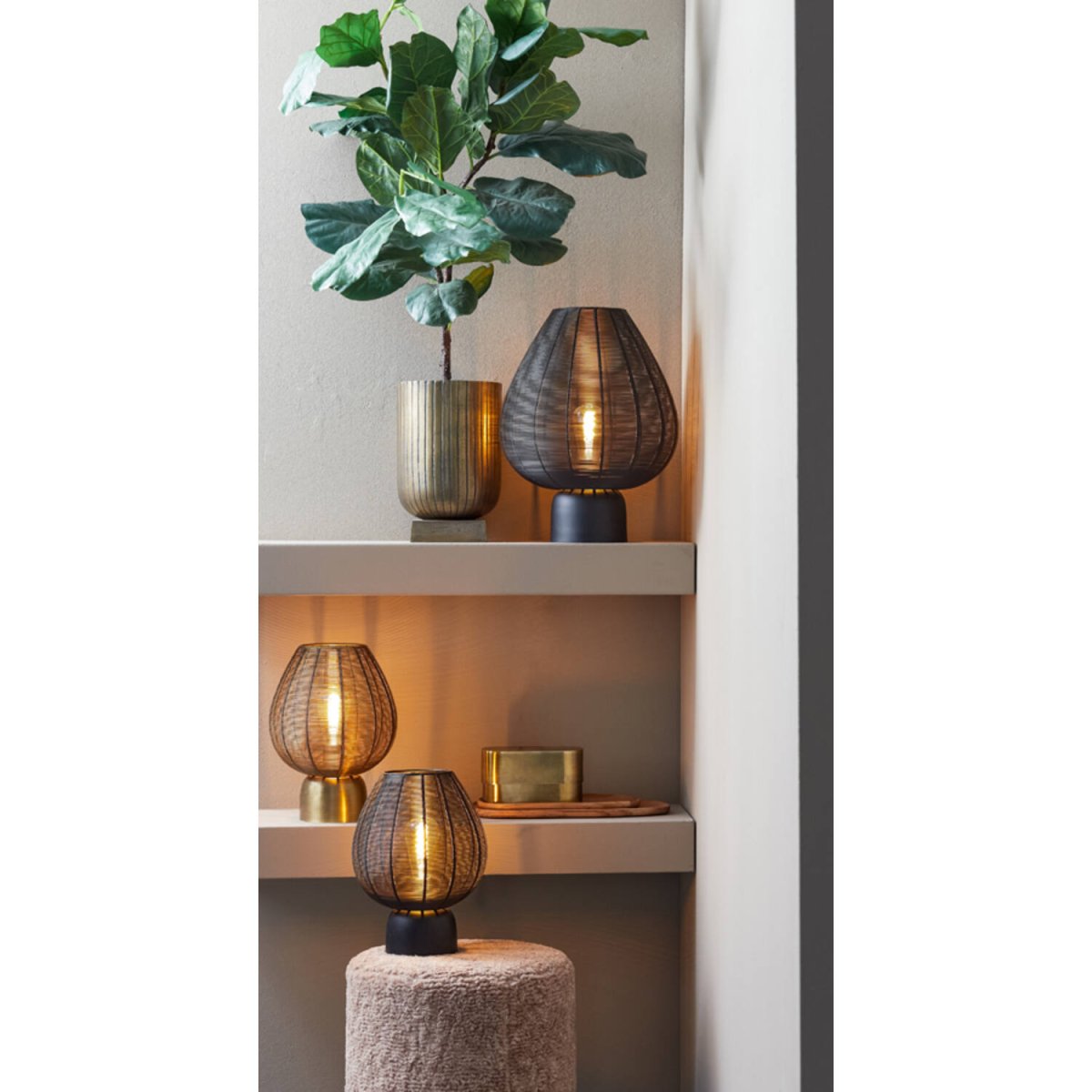 Suneko 34cm Zwart tafellamp Van Light & Living - Suneko is een stijlvolle lamp in matzwart ijzer, waarbij de luchtige constructie voor een prachtig lichtspel zorgt.