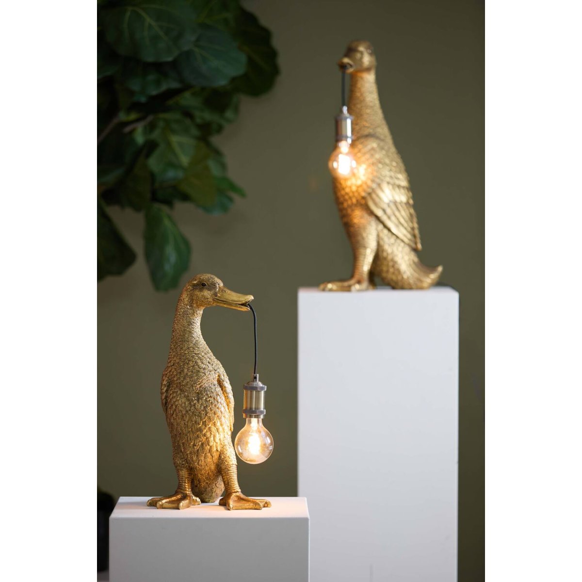Duck 48cm Antiek goud tafellamp Van Light & Living - Deze unieke lamp met antiekgouden afwerking combineert een speels design met elegante verlichting.