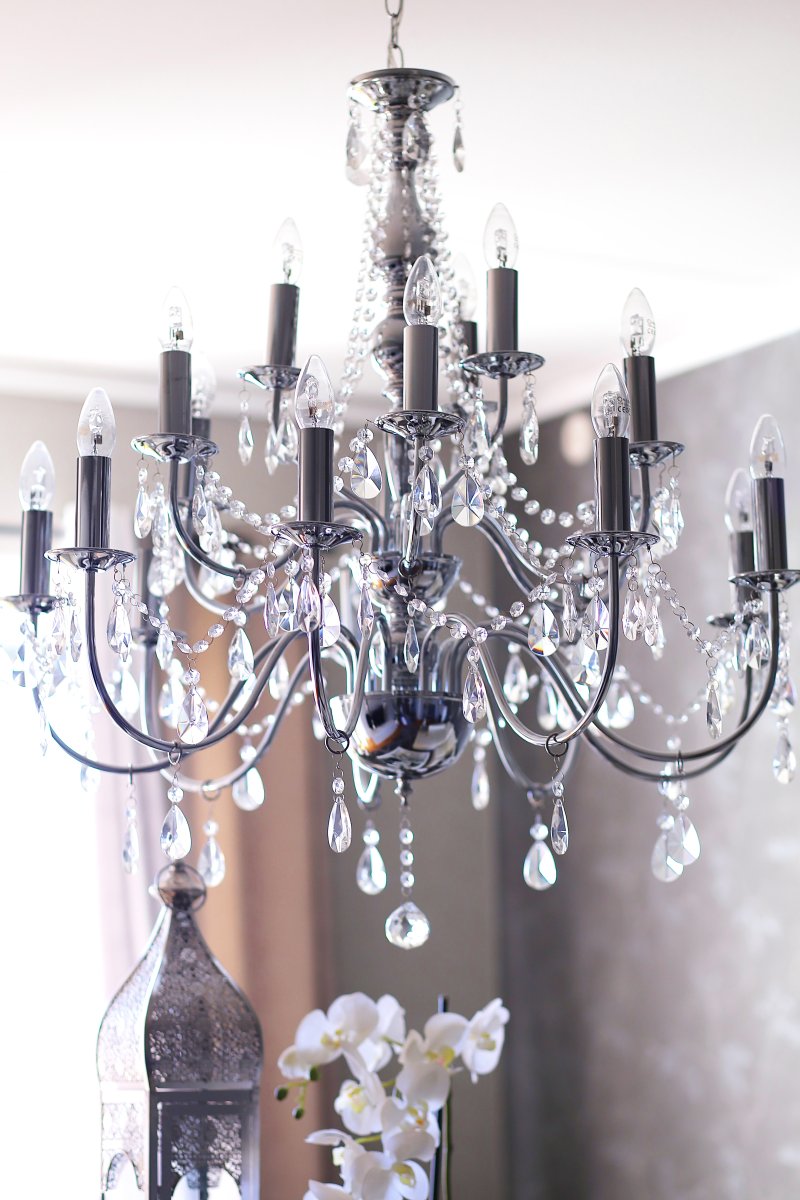Chateau Ø82 Chroom hanglamp Van Aneta Lighting - De plafondkap is gemaakt van verchroomd metaal en voorzien van haakophanging en aansluitblok.