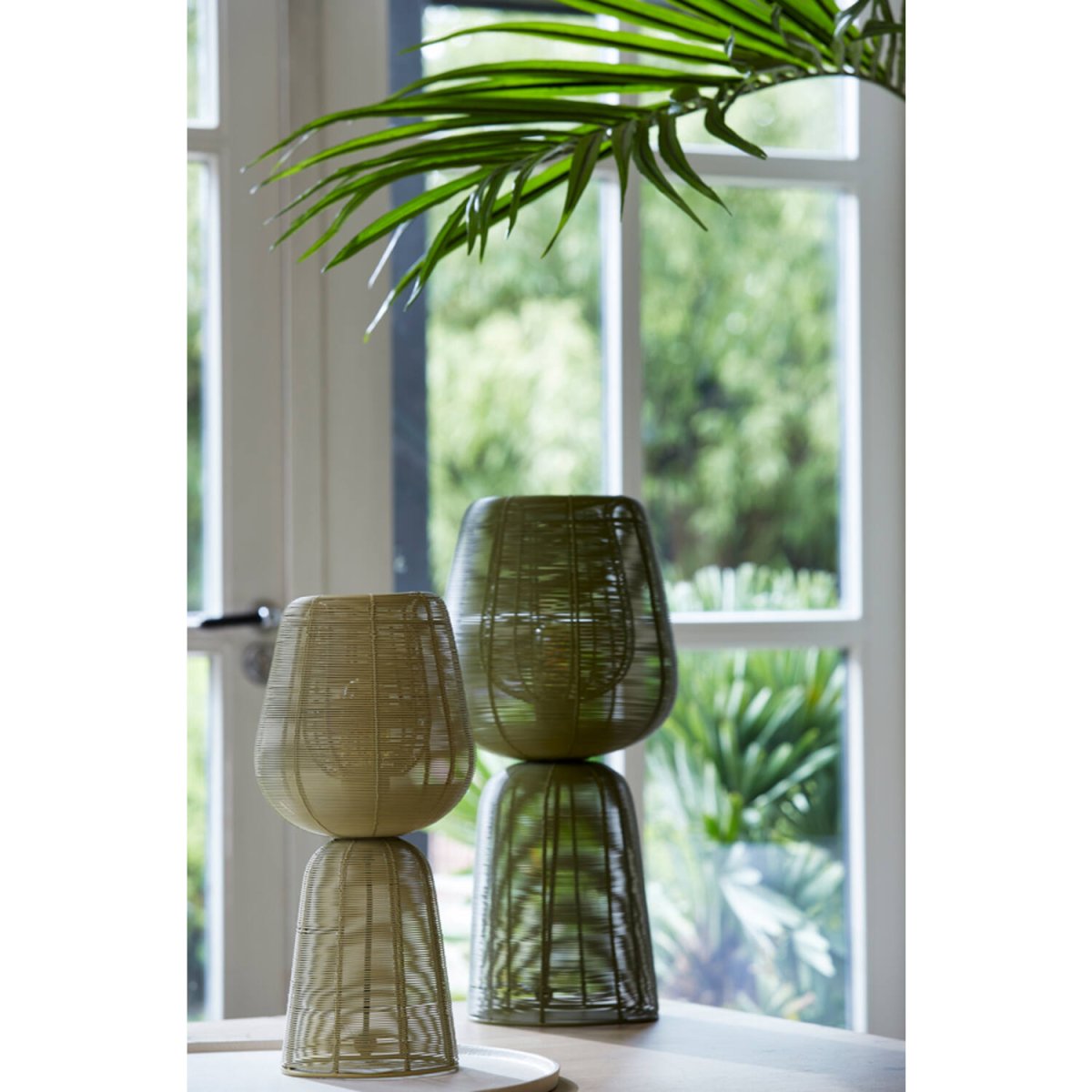 Aboso 42cm Lichtgroen tafellamp Van Light & Living - Aboso is een stijlvolle tafellamp van ijzer in een lichtgroene kleur, waarbij het open design een prachtig schaduwspel cre&euml;ert.