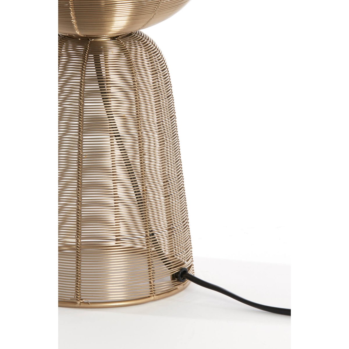 Aboso 42cm Goud tafellamp Van Light & Living - Aboso is een elegante tafellamp van ijzer met een goudkleurige afwerking, waarbij het open design een prachtig schaduwspel creëert.