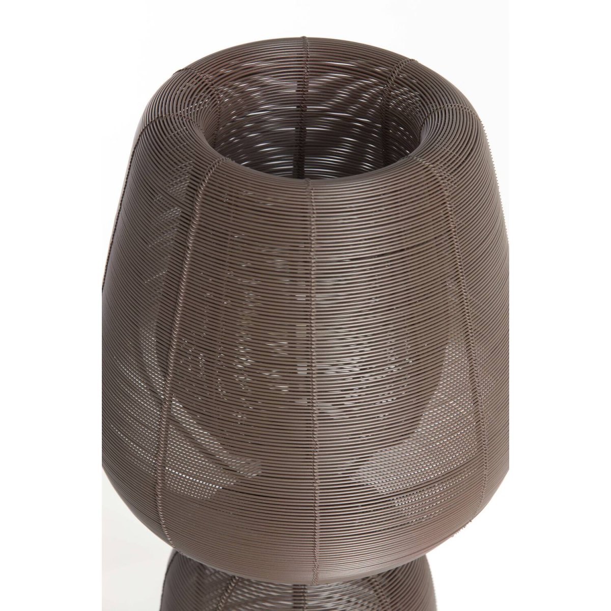 Aboso 54cm Bruin tafellamp Van Light & Living - Aboso is een stijlvolle tafellamp van ijzer in een donkerbruine kleur, waarbij het open design een prachtig schaduwspel creëert.