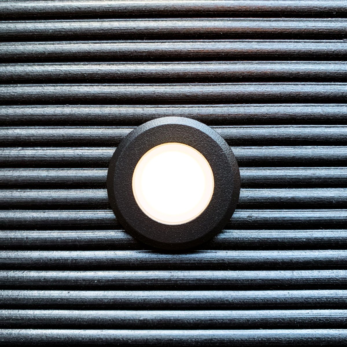 Orion 10 Zwart Van Lightson - Orion is een nachtelijke grondspot voor inbouw in een terras of stenen terras.