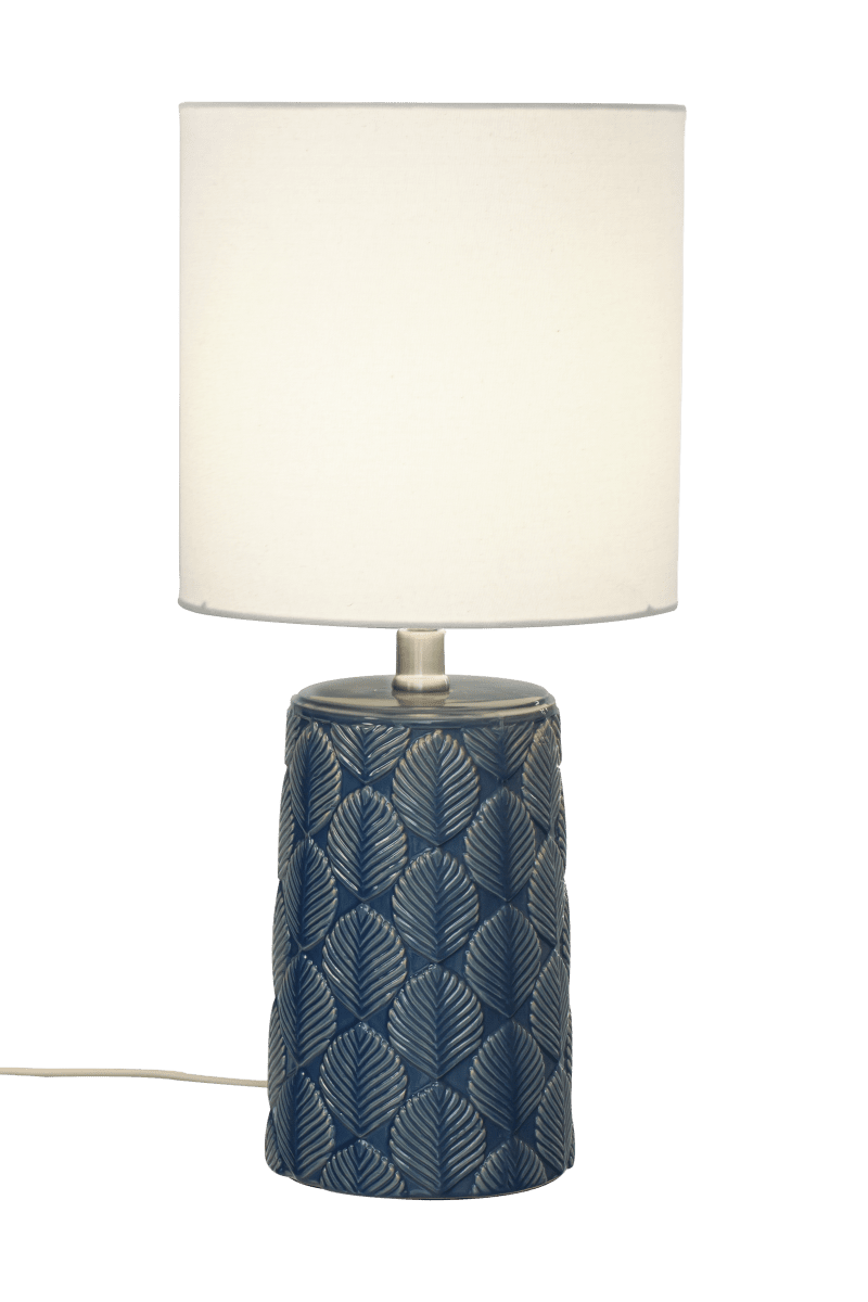 Bodil 47cm Blauw tafellamp Van Aneta Lighting - Bodil is een lamp die met zijn crèmewitte kap niet alleen voor aangenaam licht zorgt, maar ook.