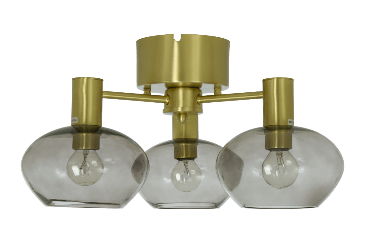 Bell Ø42 Messing plafondlamp Van Aneta Lighting - De drie kappen van gerookt glas verspreiden een zacht en aangenaam licht, terwijl de gouden metalen basis een luxueuze uitstraling aan de kamer toevoegt.