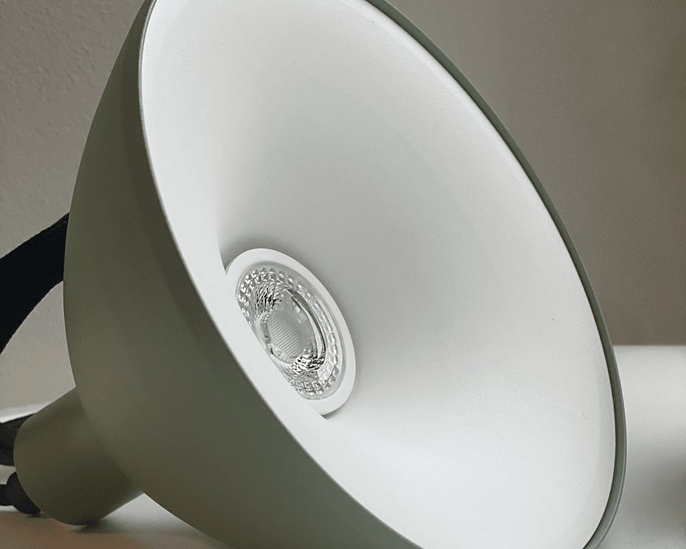 Ark Micro Ø18 Grijs hanglamp Van Westal - Ark Micro is een stijlvolle armatuur met een modern design, gemaakt van roestvrij staal en gepoedercoat in aluminiumgrijs.
