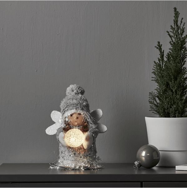 Joylight Engel Grijs Van Star Trading - Gezellig grijs&aring; Engel met een sneeuwbal in zijn handen.