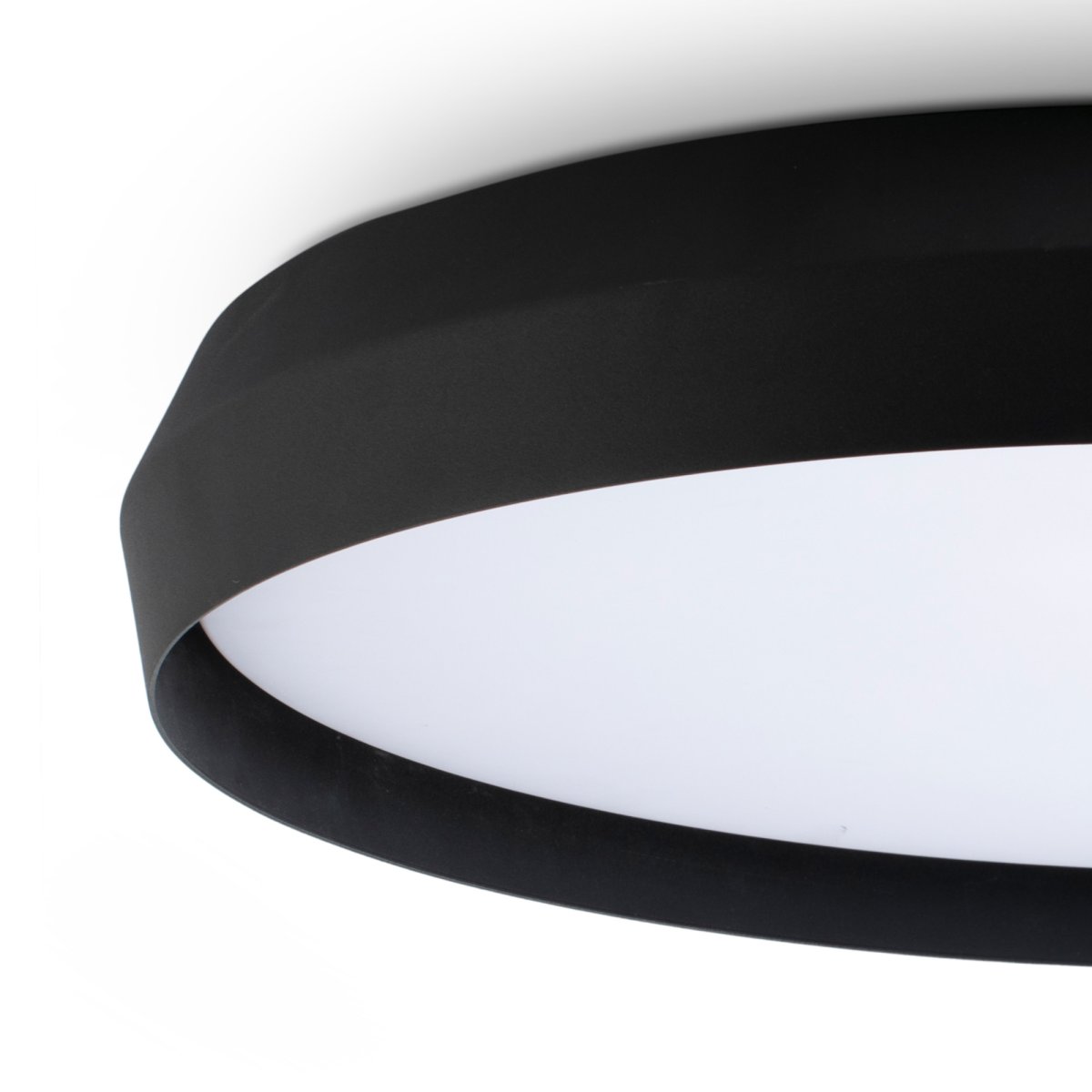 Shoku Ø60 Zwart plafondlamp Van Faro Barcelona - De ingebouwde lichtbron zorgt voor een aangename en schitteringsvrije algemene verlichting, terwijl het licht een unieke innerlijke gloed cre&euml;ert.