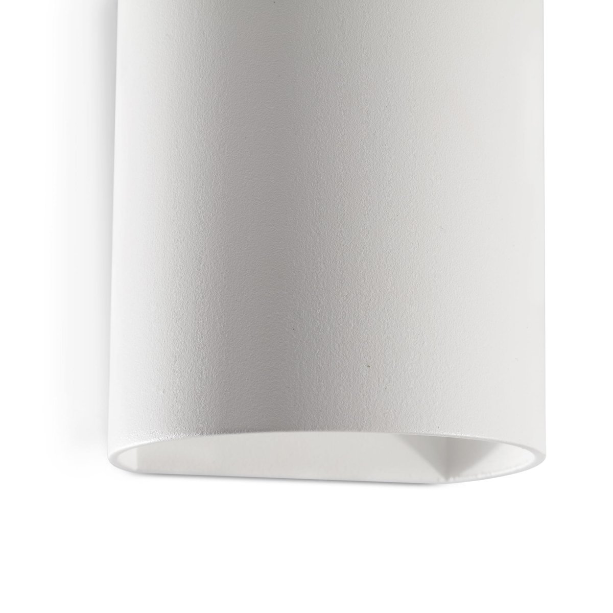 Sole 10cm Wit wandlamp Van Faro Barcelona - Sole is een witte wandlamp met een glad oppervlak die functie en vorm combineert in een compact formaat.