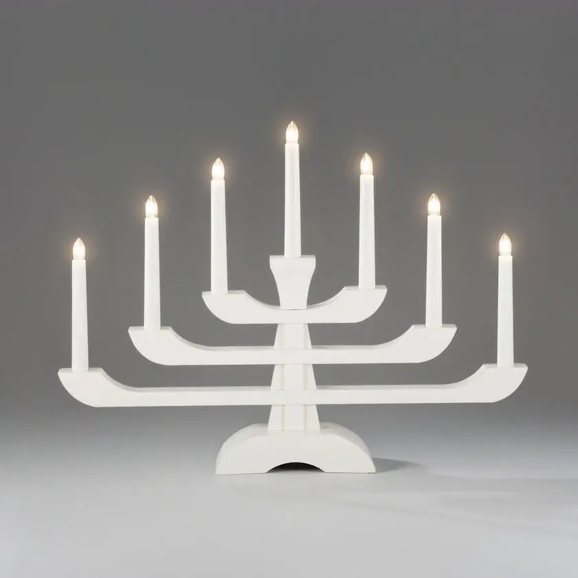 Candelabra 7 Lights Wit Van Konstsmide - Wordt geleverd met een 1,7 m lang wit snoer, aan/uit-schakelaar en stekker.