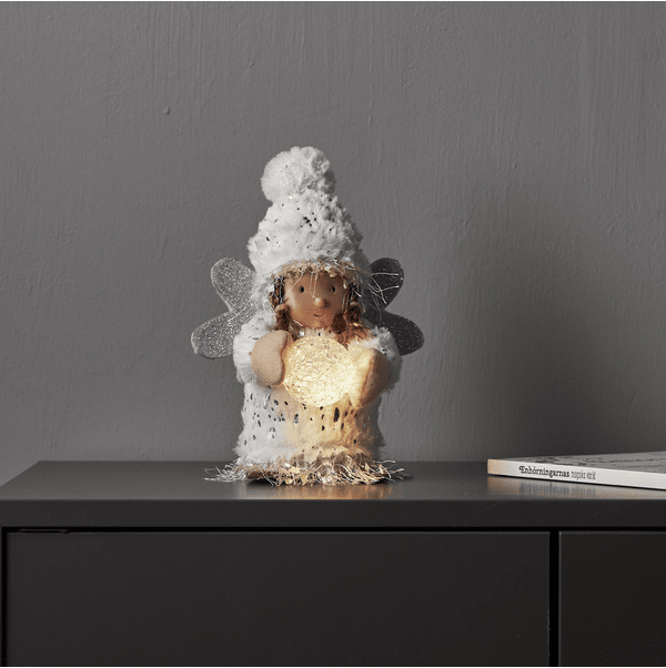 Joylight Engel Wit Van Star Trading - Gezellige witte engel met een sneeuwbal in haar handen.