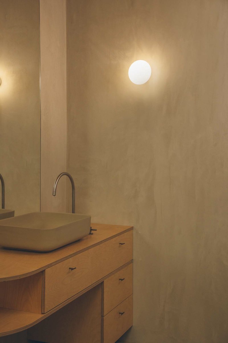 Nubo Ø12 Wit badkamerlamp Van Faro Barcelona - De warme lichtkleur (2700K) cre&euml;ert een aangename en gastvrije sfeer - een harmonieuze combinatie van vorm, functie en sfeer.