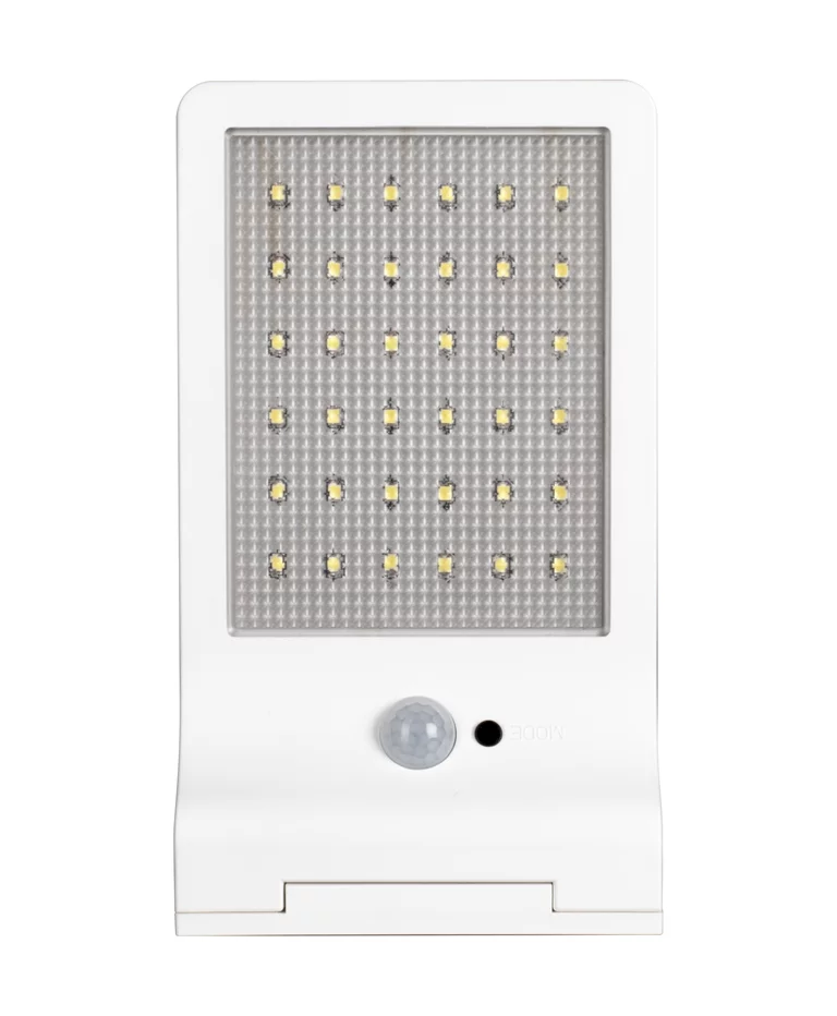 DoorLED Sensor Wit solarlamp Van Ledvance - De ingebouwde bewegings- en daglichtsensor zorgt ervoor dat de lamp automatisch aangaat bij beweging en optimaliseert zo het energieverbruik.
