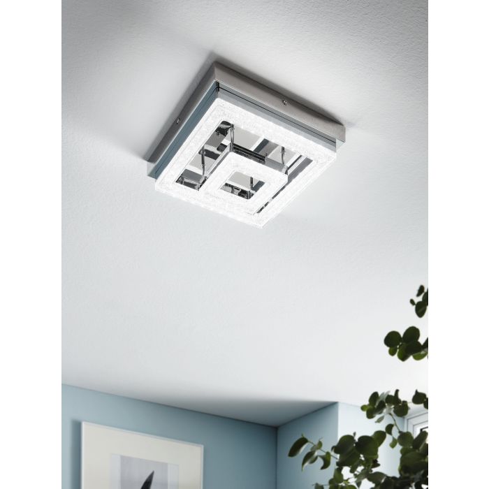 Fradelo 26cm Chroom plafondlamp Van Eglo - De ingebouwde LED&nbsp; De verlichting geeft warm wit licht, waardoor de lamp perfect is voor in de hal, slaapkamer of keuken.