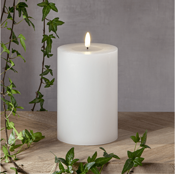 LED Stompkaars Flamme Flow Big Wit Van Star Trading - Deze LED-lamp is een prachtige decoratie, zowel alleen als in een groepje met andere lampen uit de Flamme-serie.