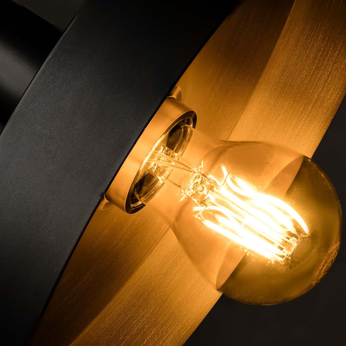Whizz 70cm Zwart wandlamp Van Faro Barcelona - Whizz is een designserie van Christoph Friedrich Wagner die moderne esthetiek combineert met exclusieve materiaalkeuzes.