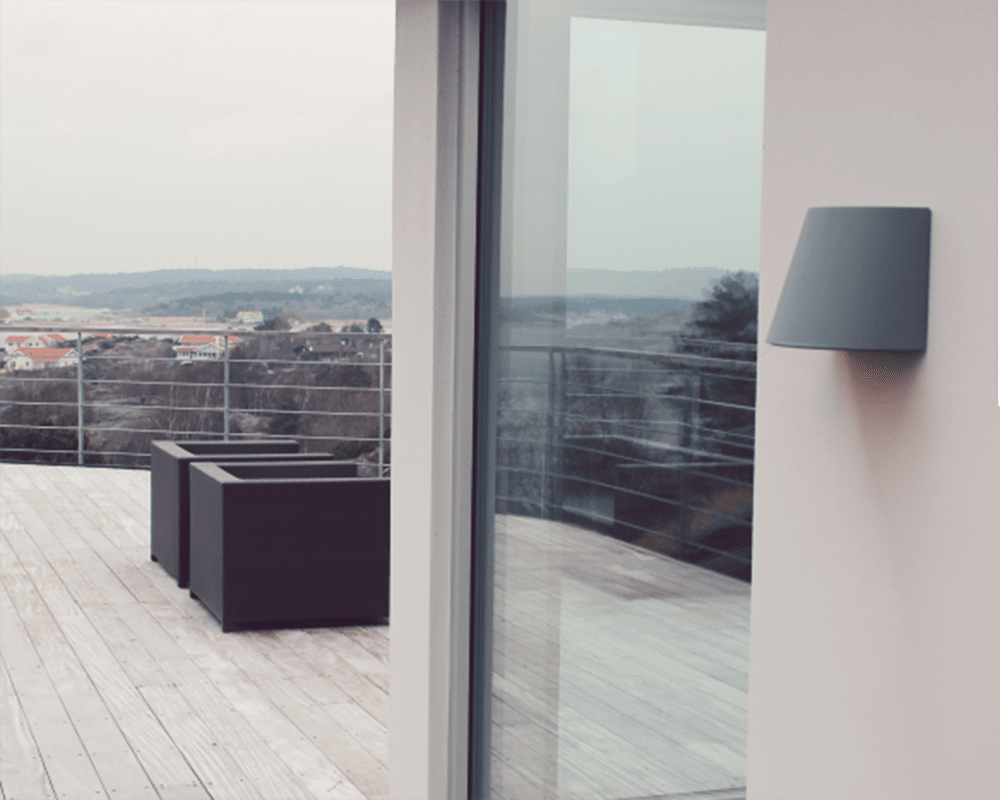 Mini Grijs buitenlamp Van Westal - De armatuur heeft een GU10-fitting en zorgt voor een niet-verblindende downlight.