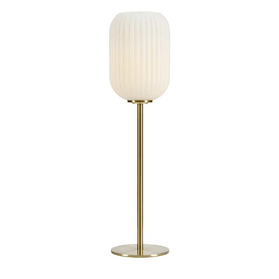 Cava 55cm Geborsteld messing tafellamp Van Markslöjd - De geborstelde messing voet en de gecanneleerde opaalglazen kap cre&euml;ren een stijlvolle en verfijnde uitstraling die in de meeste interieurs past.
