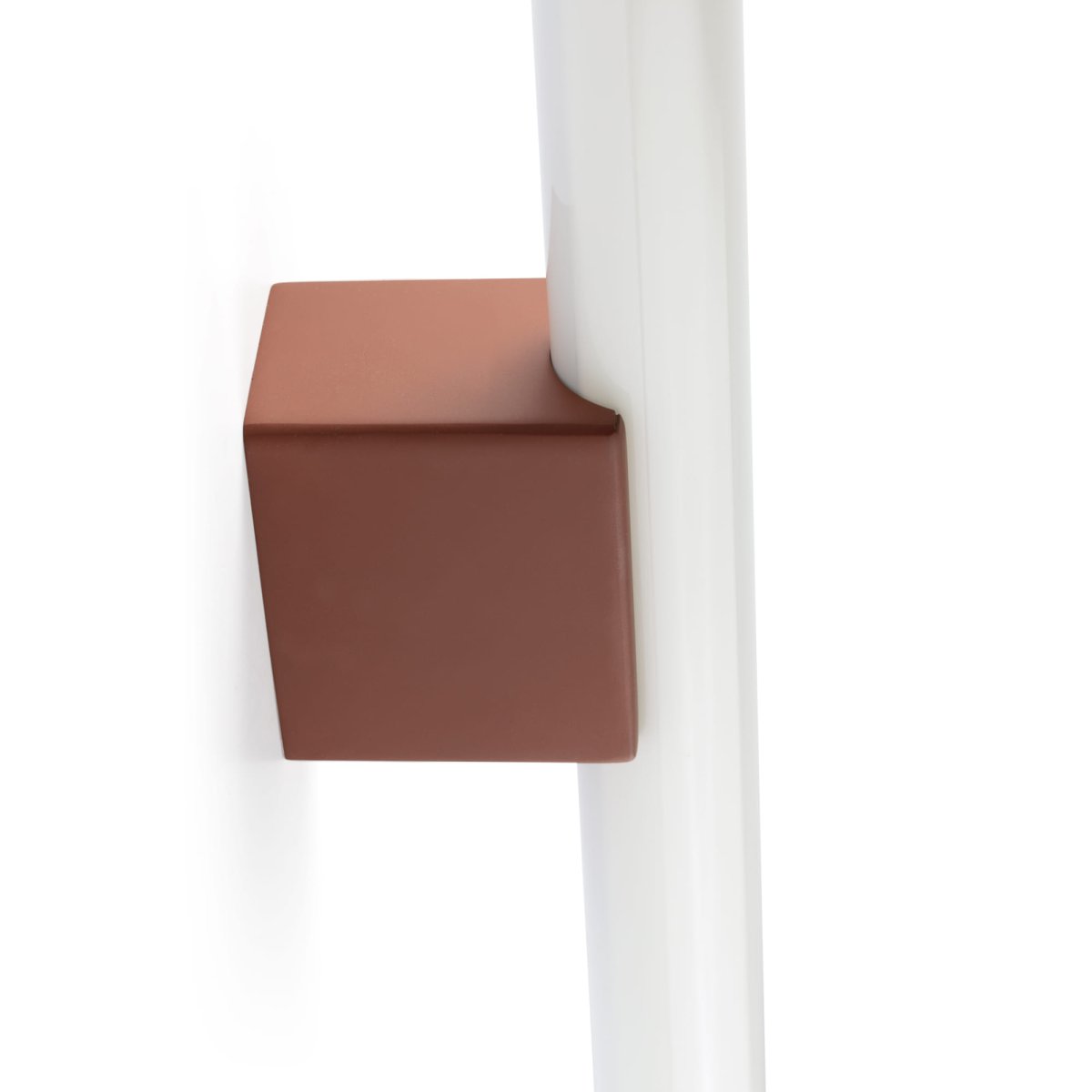 Calma 50cm Terracotta badkamerlamp Van Faro Barcelona - Calma is een wandlamp met een terracotta afwerking, perfect voor algemene verlichting in bijvoorbeeld keukens, gangen of gangen.