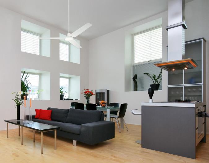 Industrial Ø142 Wit Van Westinghouse - In de zomer zorgt de ventilator voor verkoeling door tegen de klok in te draaien, terwijl hij in de winter zorgt voor de circulatie van warme lucht.