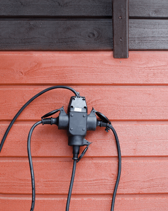 3-Voudige Verdeelkabel 1m Van Airam - Het dikke rubberen kabelverbindingssnoer is bedoeld voor gebruik buitenshuis en ook voor professioneel gebruik.