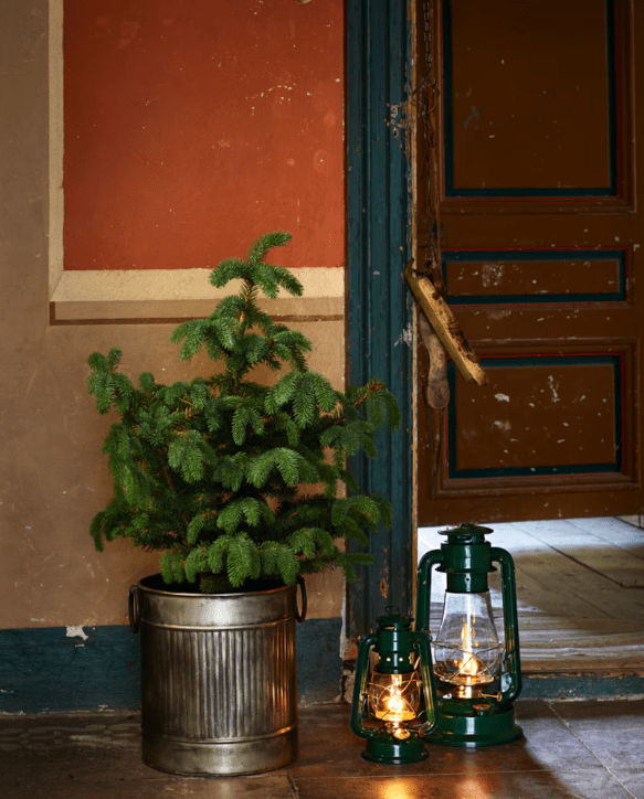 Storm Lantern small Groente Van Strömshaga - Kleine stormlantaarn/kerosinelamp in groen met messing details.